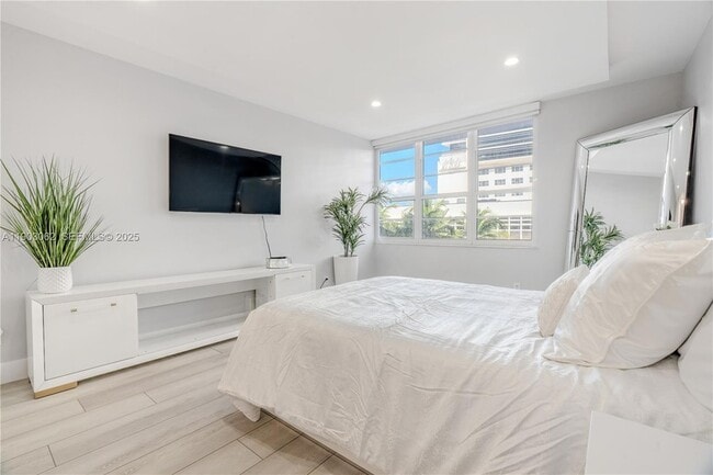 Building Photo - 100 Lincoln Rd