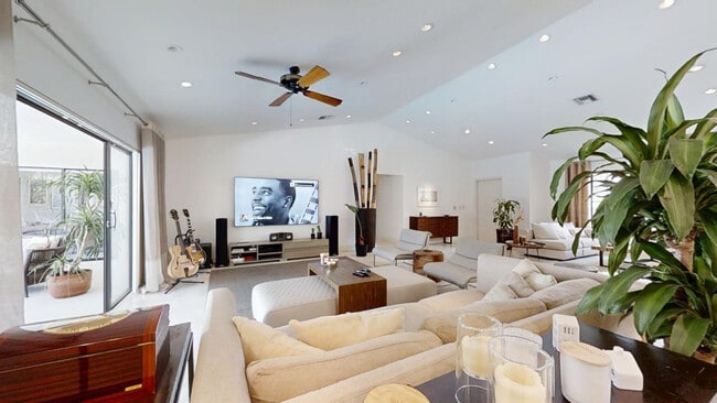 Building Photo - 2899 NW 26th Ave