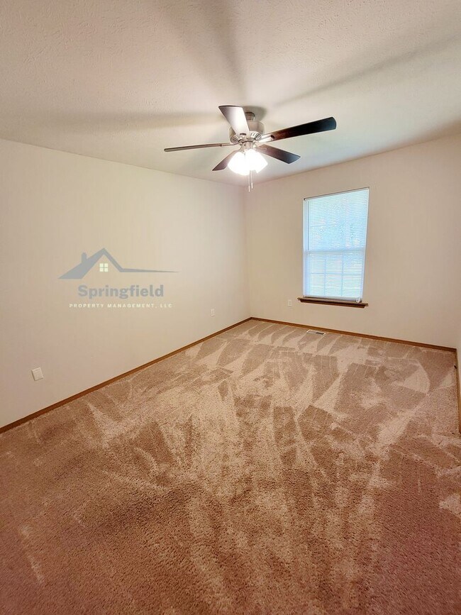 Building Photo - Sequiota Area  South East Springfield