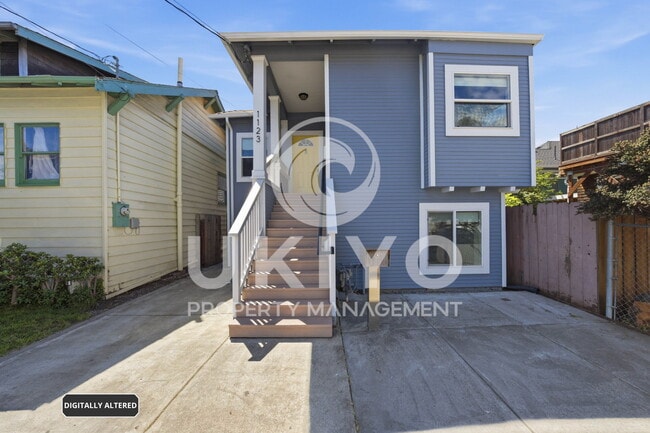 Building Photo - 1123 30th St