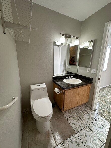 Building Photo - 4160 Country Garden Ave