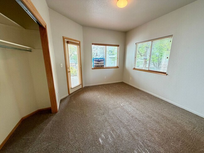 Building Photo - 950 52nd Ave Ct