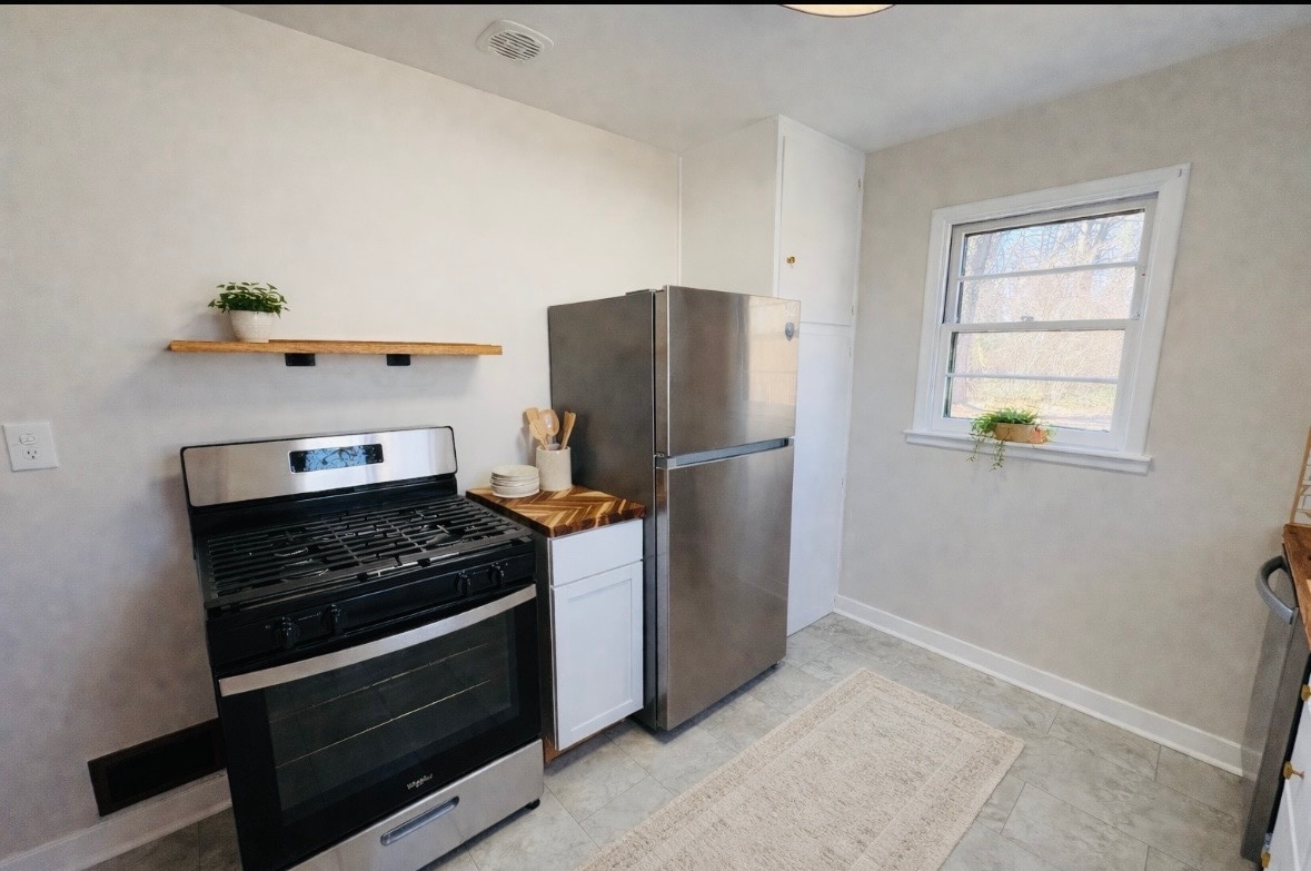 Building Photo - 4021 Oak Ct