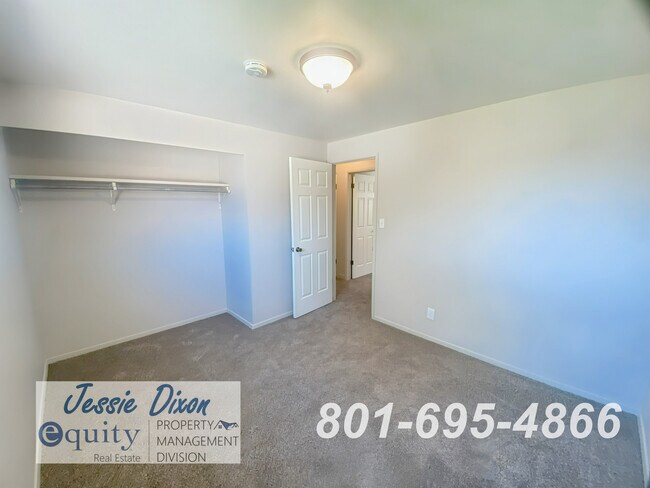 Building Photo - 5136 1250 W