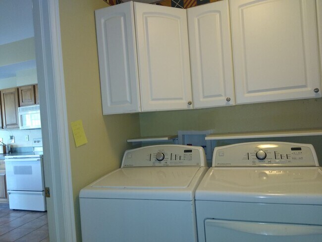 Building Photo - HUGE 3 Bedroom 3 Bath Home in Gated Community