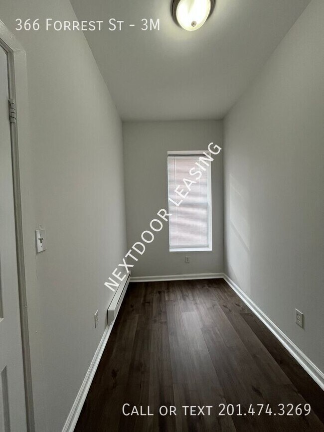 Building Photo - 366 Forrest St