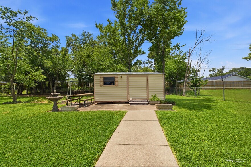 Building Photo - 1302 Laura Ln