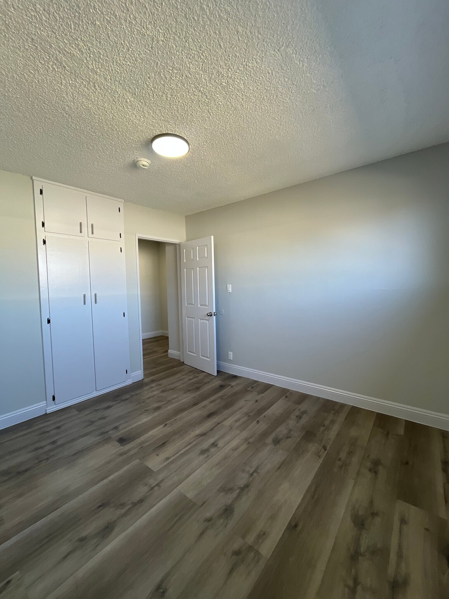 Building Photo - 1334 W 93rd St