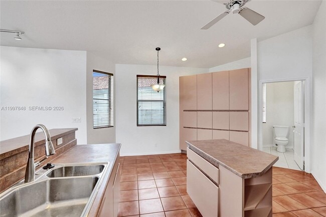 Building Photo - 10800 Haydn Dr