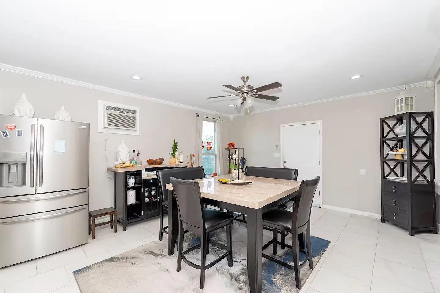 Building Photo - Room in Duplex on Sunrise Dr