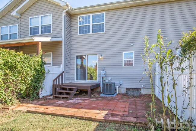 Building Photo - Swannanoa Townhouse