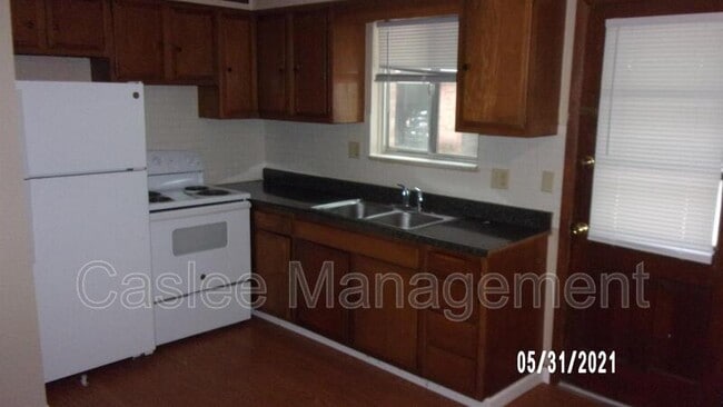 Building Photo - 470 Brentwood Dr