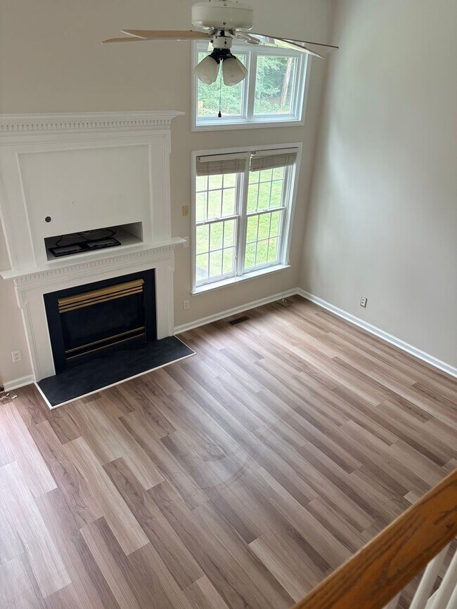 Building Photo - 4911 Brompton Ln
