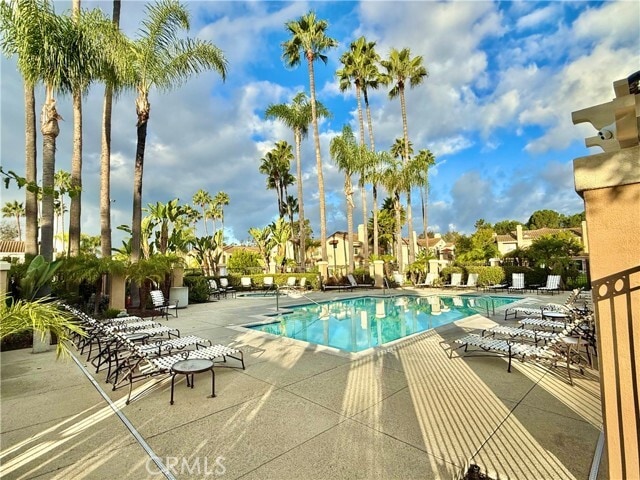 Building Photo - 196 Chandon