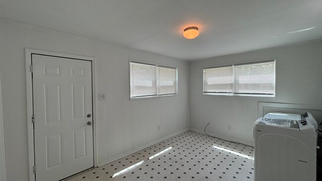 Building Photo - 378 N Highland St