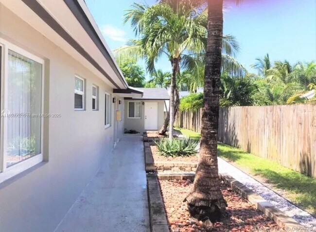 Building Photo - 1015 W Las Olas Blvd