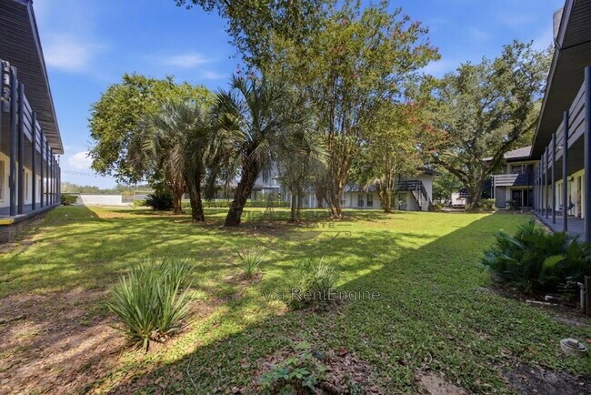 Building Photo - 457 White Dr