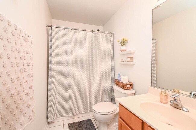 Building Photo - 714 S Rosehall Ln