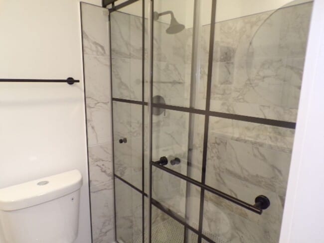 Building Photo - Remodeled Condo Located In Woodlake Villas