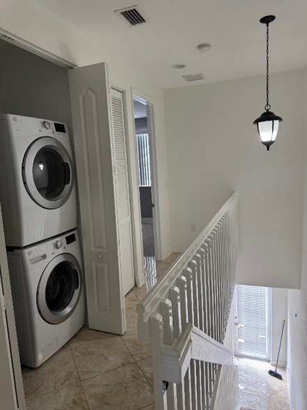 Building Photo - 708 SW 147th Ave