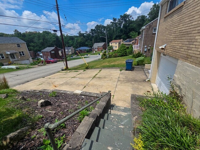 Building Photo - 151 Mahoning Dr