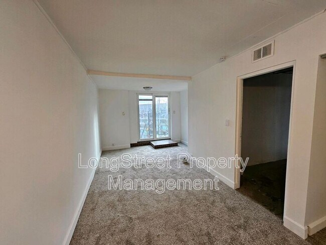 Building Photo - 801 SW Broadway Dr