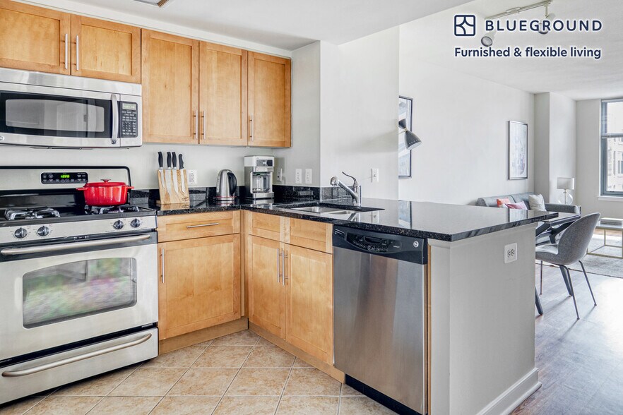 Building Photo - 550 14th Rd S