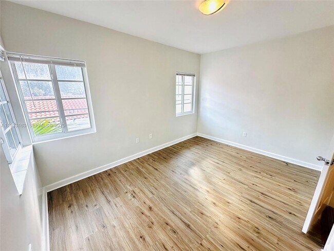 Building Photo - 540 15th St