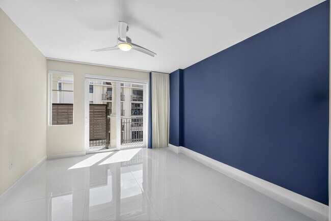 Building Photo - 155 S Ocean Ave