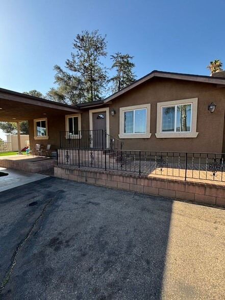 Building Photo - 13758 Lakeview Ct