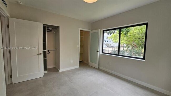 Building Photo - 424 NE 63rd St