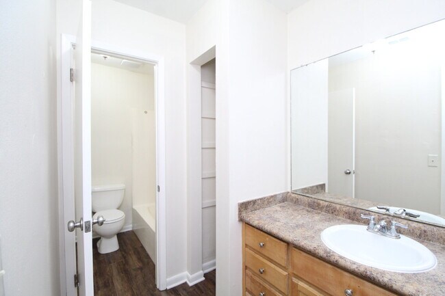 Building Photo - 2-Bedroom Apt. with Walk-In Closet & Private Deck