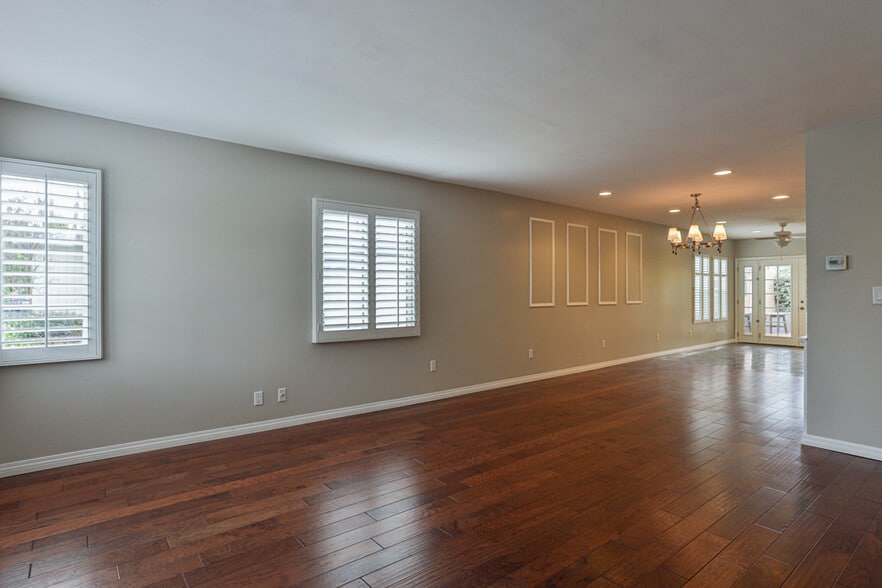 Dining Room - 5907 Yarmouth Ave