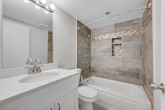 Building Photo - $2,100.00 - 3 Bed,1.5 Bath, Single Family ...