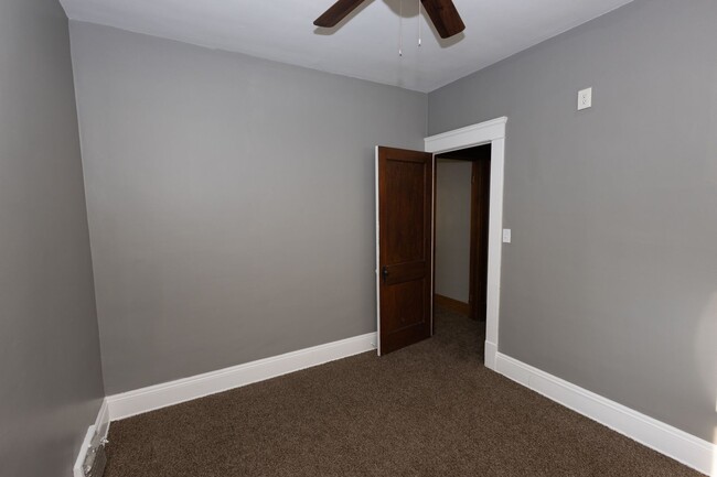 Building Photo - 3102 Montclair Ave