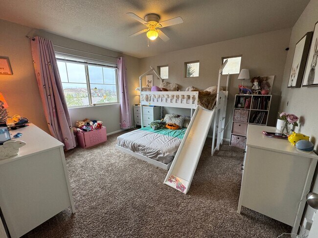 Building Photo - 3 Bedroom, 4 Bathroom Home on a Corner Lot...