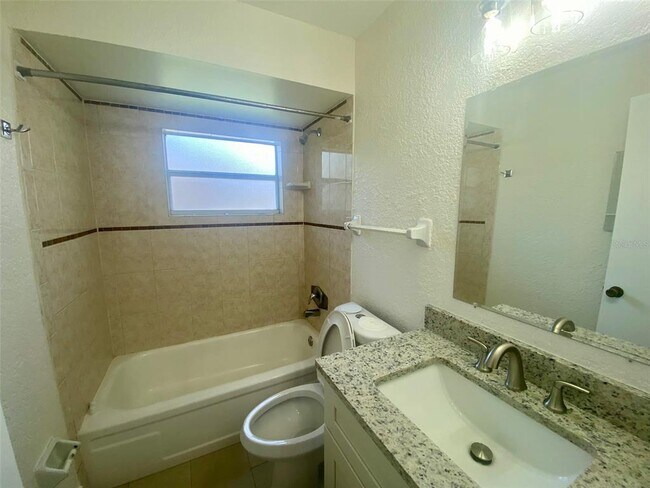 Building Photo - 909 Wrenwood Ln