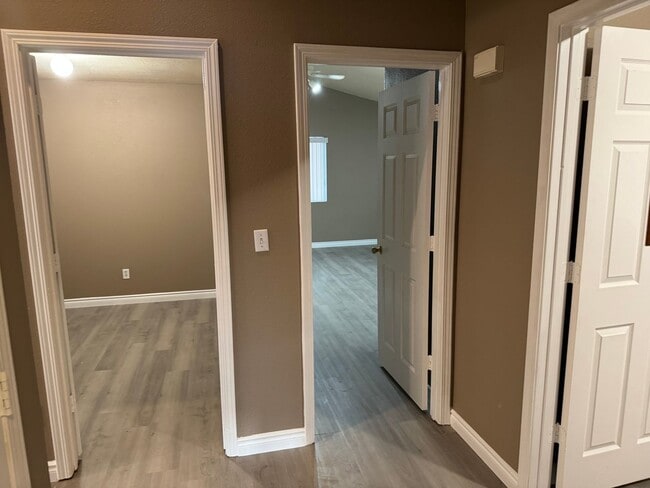 Building Photo - 2 Bedroom FAST MOVE IN!