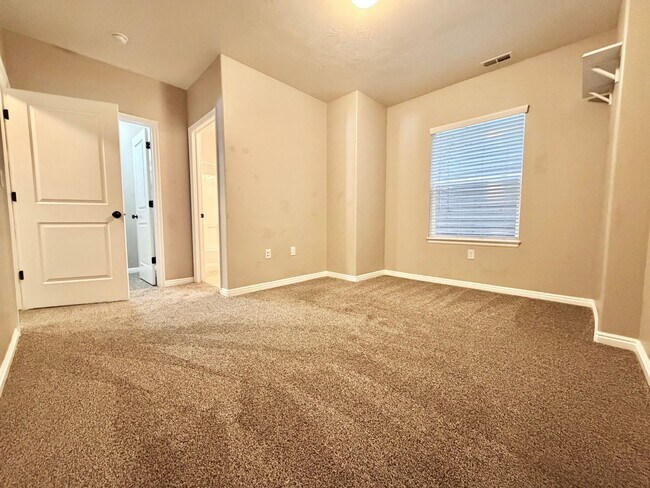 Building Photo - 14791 S Chandlerpoint Way
