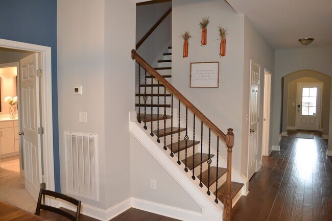 Building Photo - Beautiful Townhome Villa in Millstone Community