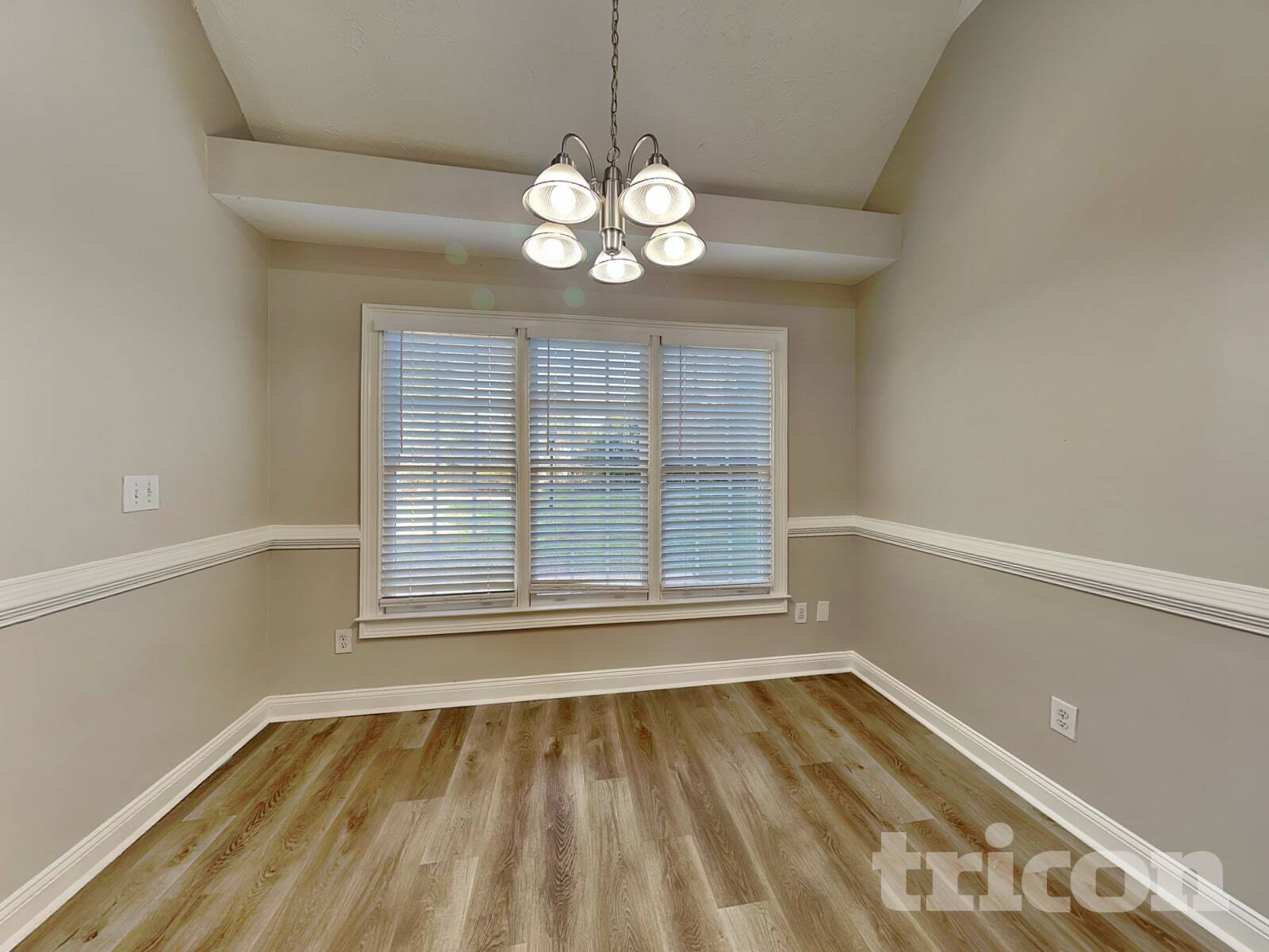 Building Photo - 160 Wisteria Way