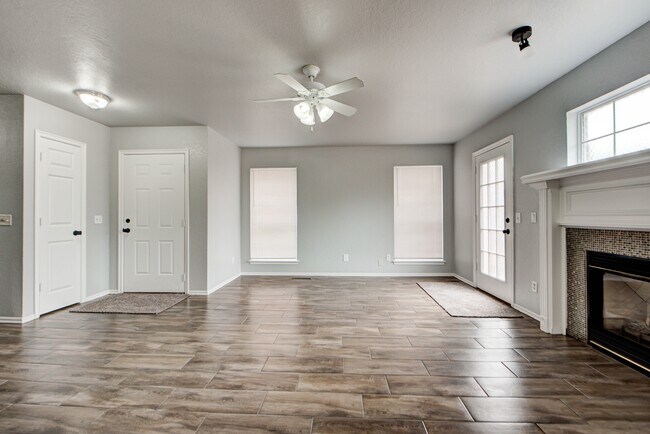 Building Photo - 917 Rambling Oaks Dr