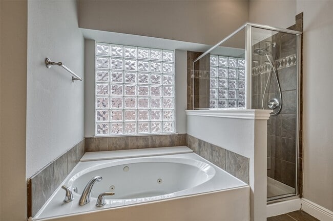 Building Photo - 6533 Riveredge Dr