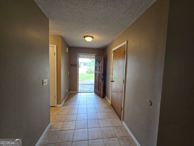 Building Photo - 127 Summerfield Dr