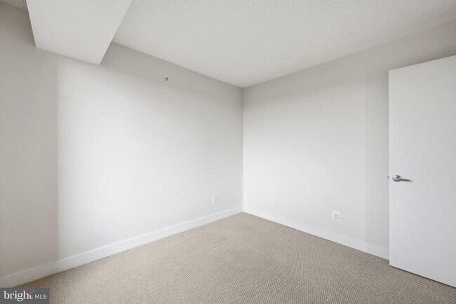 Building Photo - 7500 Woodmont Ave