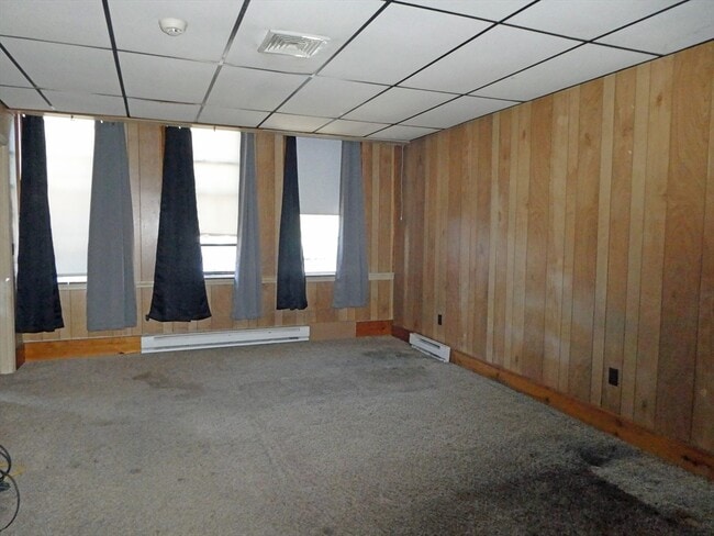 Building Photo - 13 N Main St