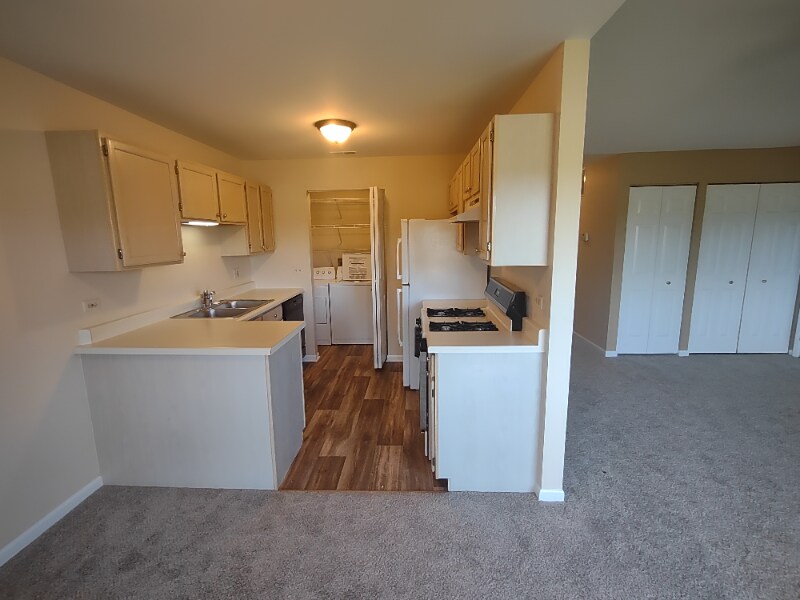 Building Photo - 280 Crestview Dr