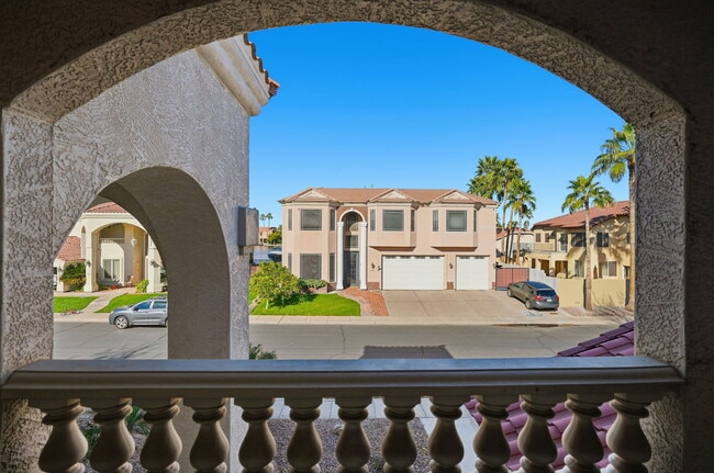 Building Photo - 1425 W Commerce Ave