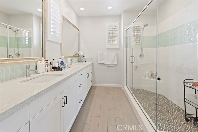 Building Photo - 10 Poppy