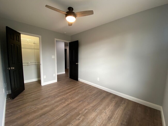 Building Photo - 3 Bedroom 1.5 Bath Condominium in Greenevi...